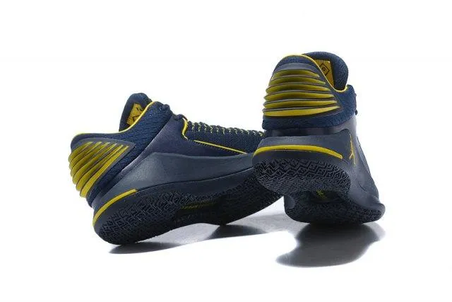 A J XXXII Low 32 University of Michigan Men's Basketball Sneakers