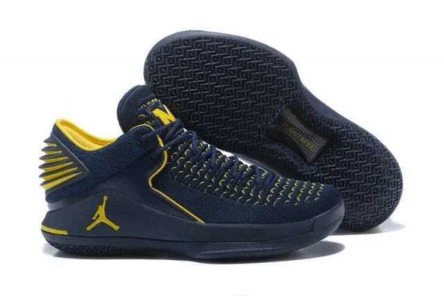 A J XXXII Low 32 University of Michigan Men's Basketball Sneakers