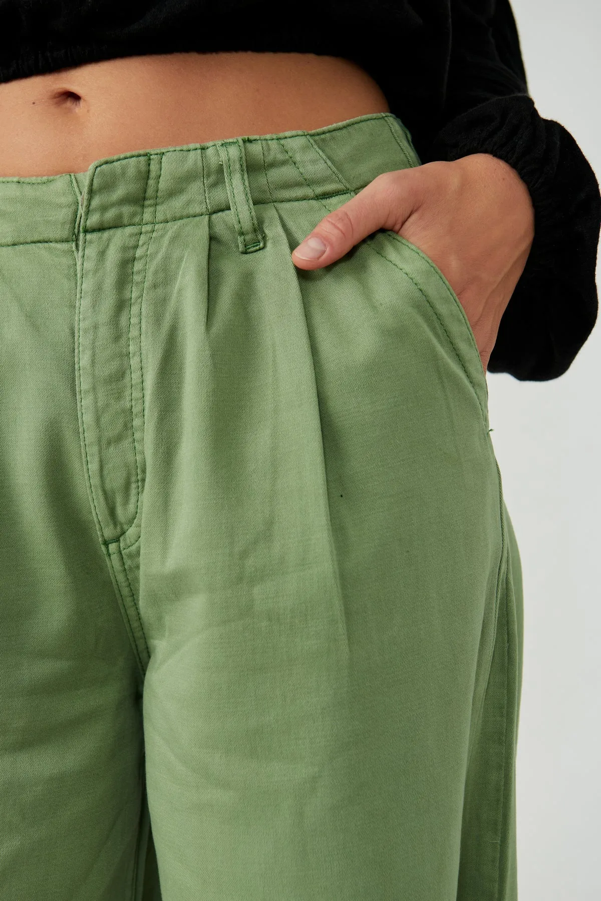 Free People Light As Spring Trouser in Verde