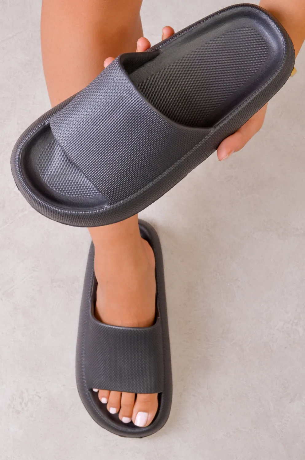 JOANNA TEXTURED RUBBER SLIDERS IN BLACK