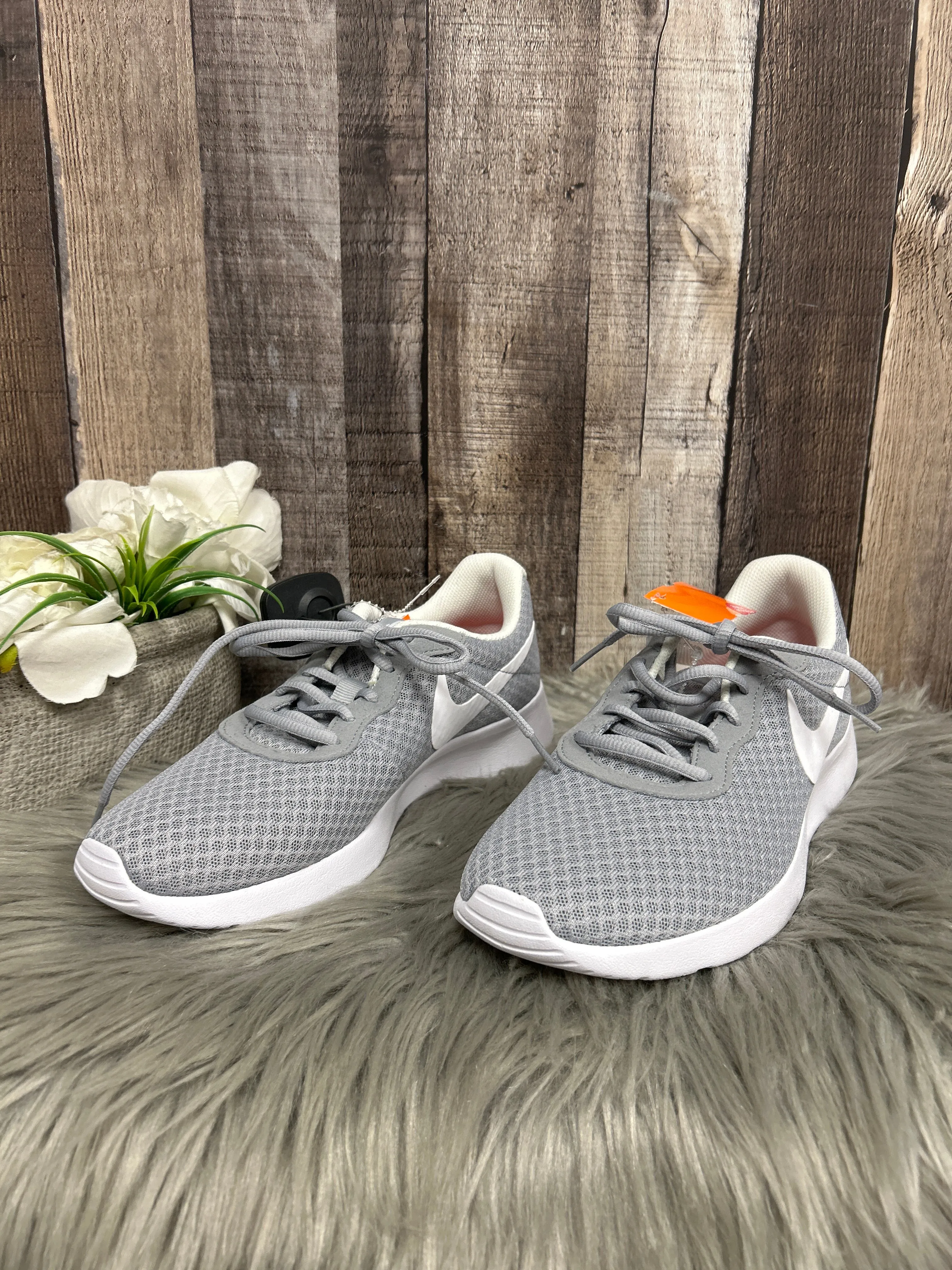 Shoes Athletic By Nike In Grey, Size: 8