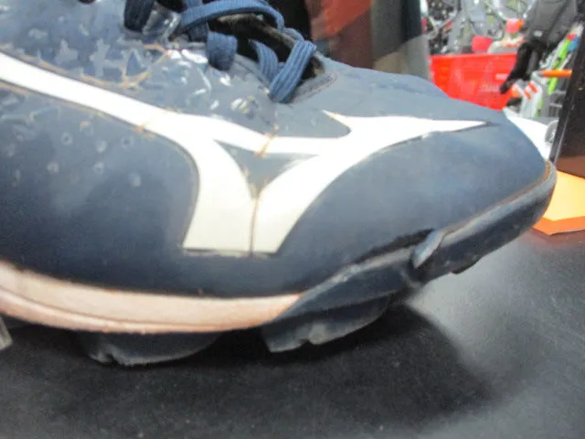 Used Mizuno Baseball Shoes Size 5